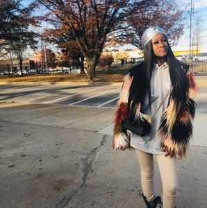 Meet your Posher, Taya